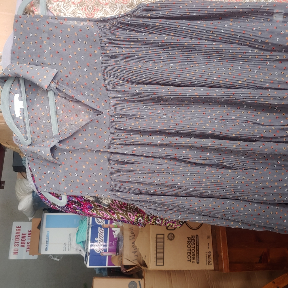 Chic Gray Dress with Floral Accents